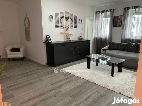 Fertőszentmiklósi 80 nm-es lakás eladó