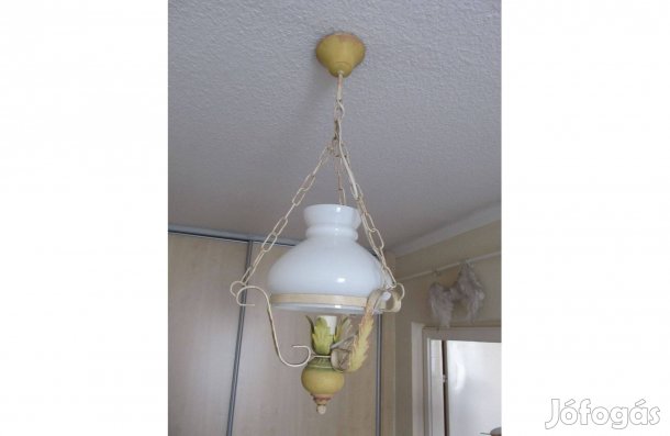 Festett, kovácsoltvas, tejüveg búrás lüszter jellegű lámpa