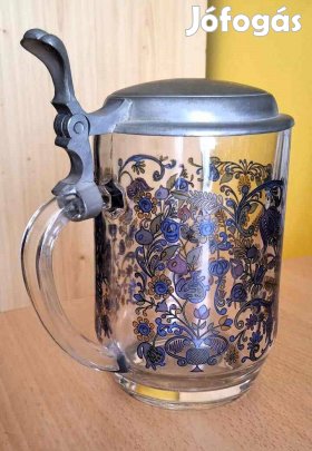 Festett, mintás üveg söröskorsó cin fedéllel
