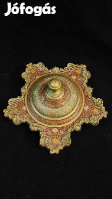 Festett, vésett, fedeles réz tál