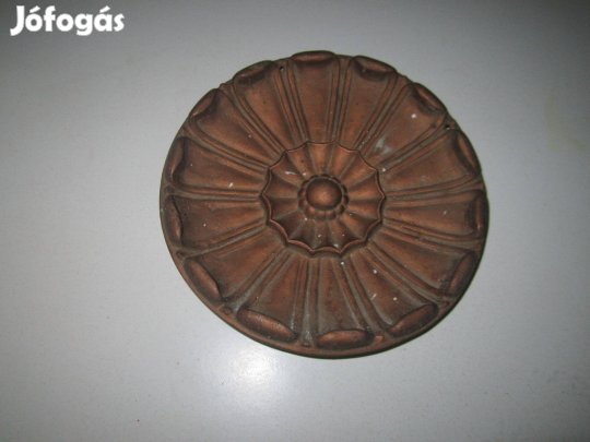 Festett alumínium dísztányér