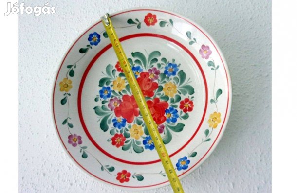 Festett dísztányér fali tányér Újpest központ közelében