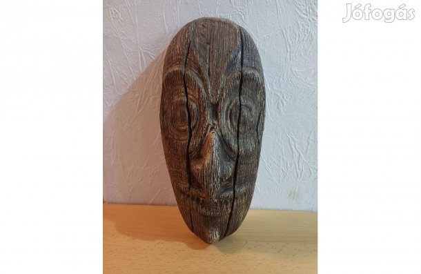 Festett fa hatású arc fali disz dombormű