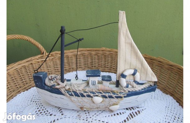 Festett fa vitorlás halászhajó 23 cm