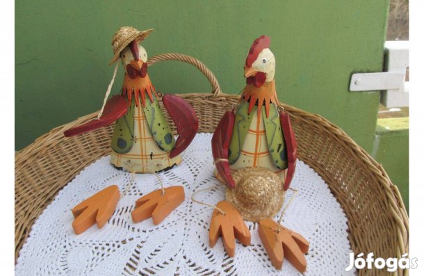 Festett fém, szalmakalapos kakaspár