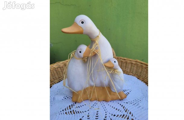 Festett kerámia libacsalád