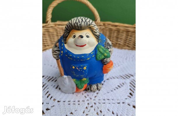 Festett kerámia süni kertidísz