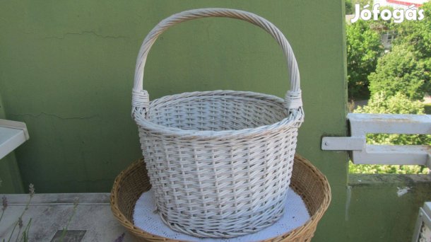 Festett kerek vesszőkosár