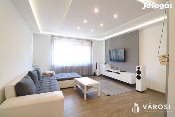 Festő utcai modern, tágas otthon.