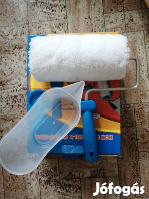 Festőhenger tartállyal