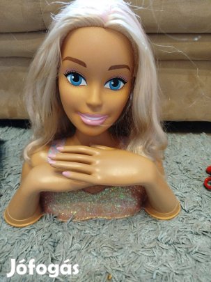 Fésülhető babafej