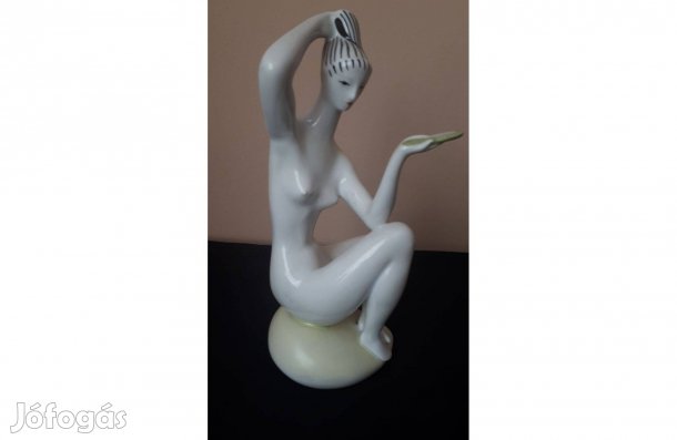 Fésülködő akt - Zsolnay porcelán