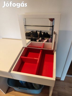 Fésülködő asztal