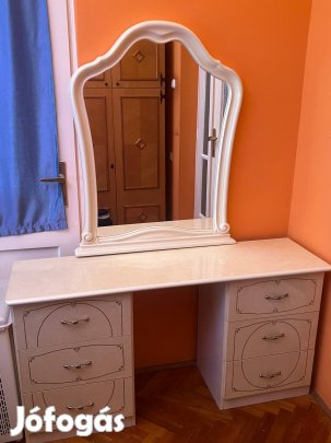 Fésülködő asztal