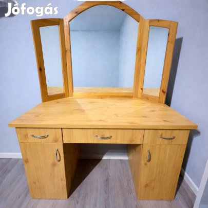 Fésülködő asztal, (sminkes asztal)