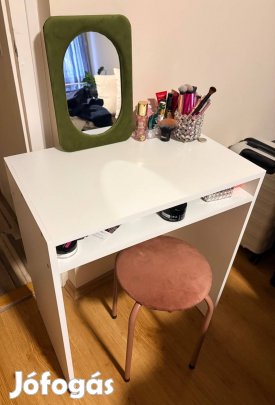 Fésülködő asztal, pipere asztal