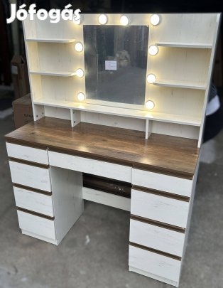 Fésülködő sminkasztal tükörrel