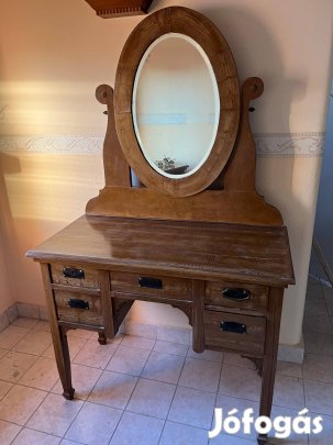 Fésülködő szekrény