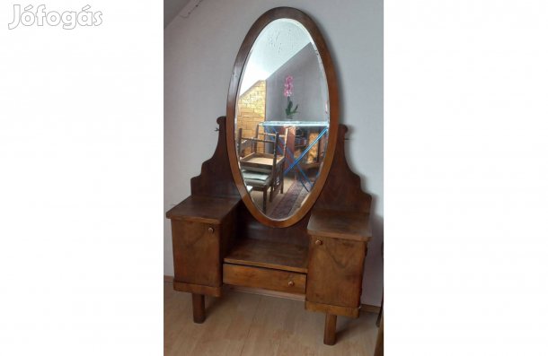 Fésülködő tükrös szekrény