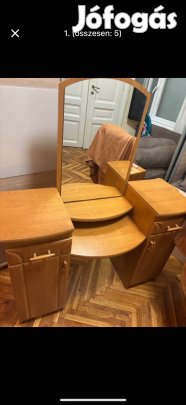 Fésülködőasztal sminkasztal