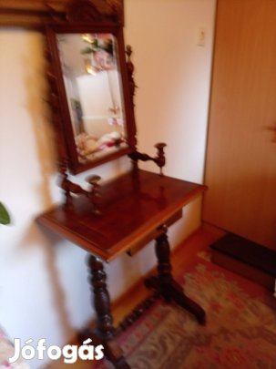 Fésülködőasztal ülőkével