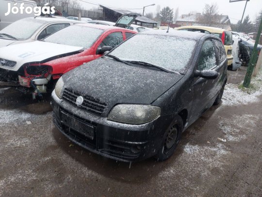 Fiat Punto 2 karosszéria elemei fekete