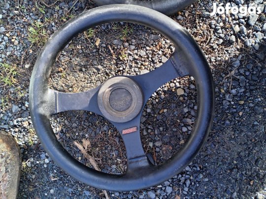 Fiat ,Lada stb tipusra sport kormányok jó állapotban eladó