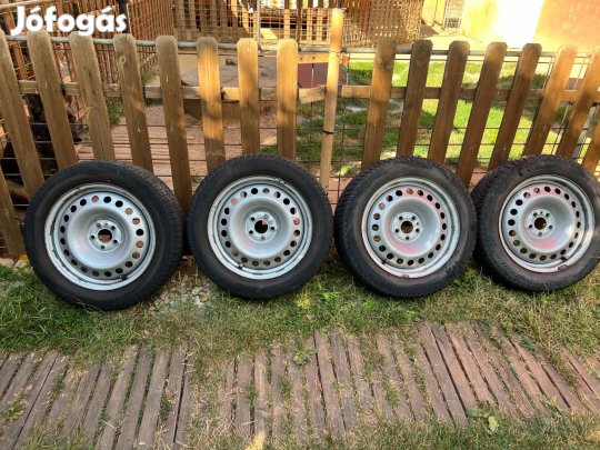 Fiat felni szett, téli gumival szerelve (205/55/R16)