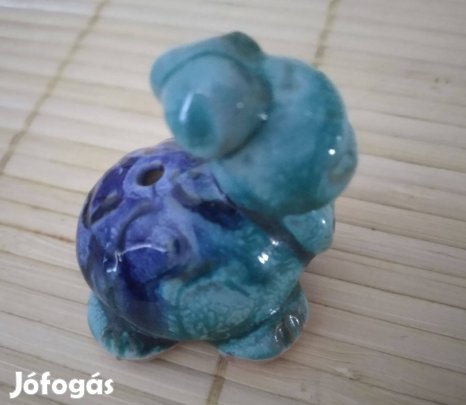 Figurás füstölő tartó