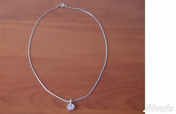 Filigrán ezüst-színű nyaklánc függelékkel