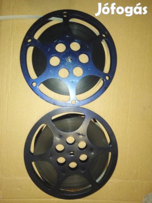 Film tekercsek dobozban