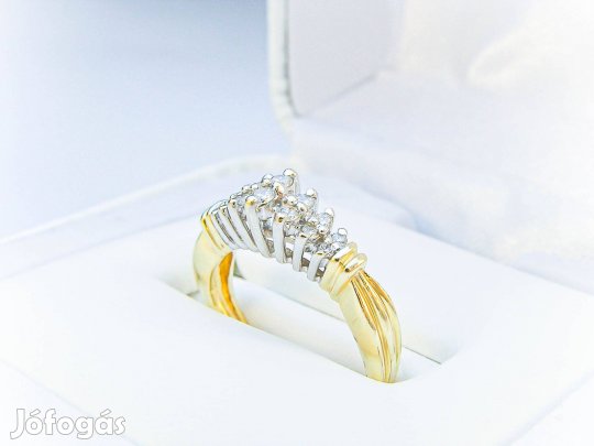 Finom vonalvezetésű 14K Sárga Arany Gyémánt Gyűrű Brilláns