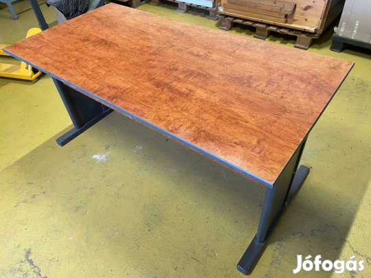 Fiók nélküli íróasztal