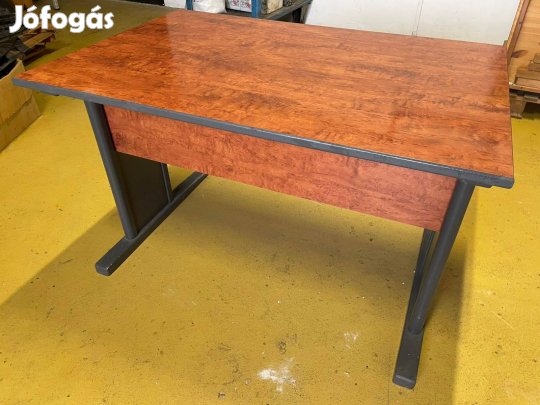 Fiók nélküli íróasztal