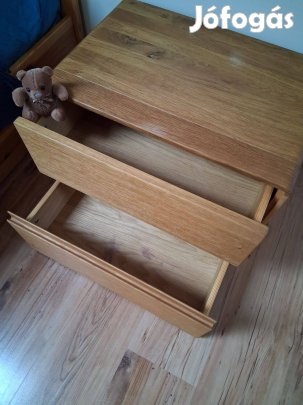 Fiókos éjjeli szekrény