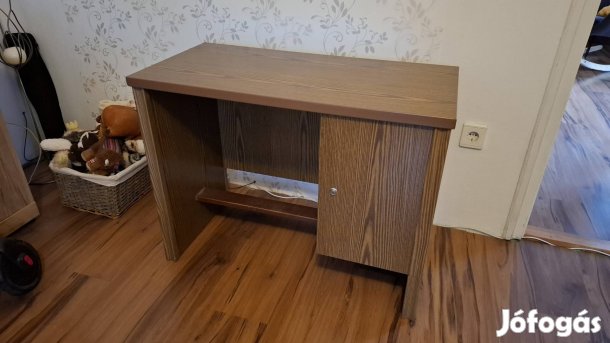 Fiókos íróasztal 