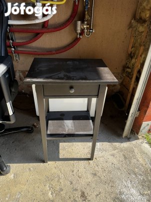 Fiókos kicsi éjjeli szekrény