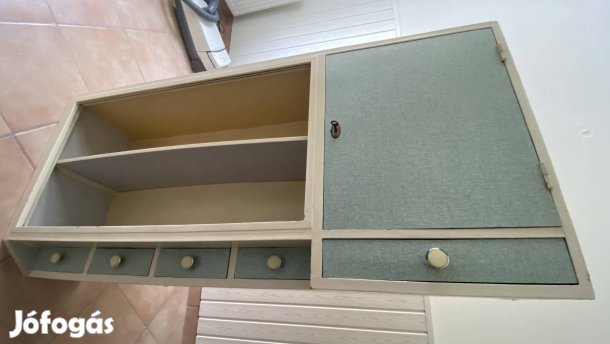 Fiókos régi fali szekrény 
