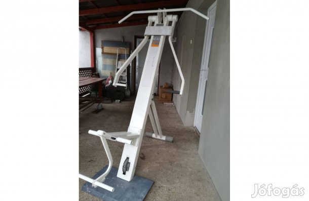 Fitnesz center mindene meg van ami a képen látható