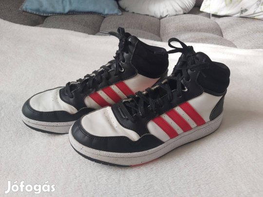 Fiú adidas cipő 37 és 1/3 méretű