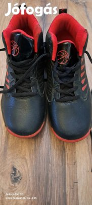 Fiú cipő eladó 36