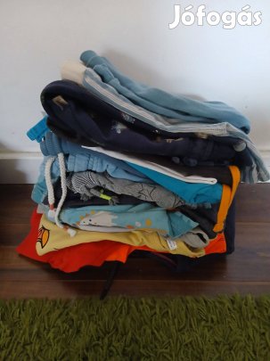Fiu ruhacsomag takaroval