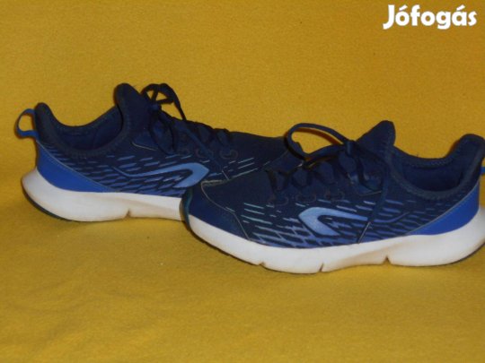 Fiú sportcipő, 38 - as. Légáteresztő, könnyű, rugalmas, márkás