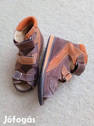 Fiú szandál 28