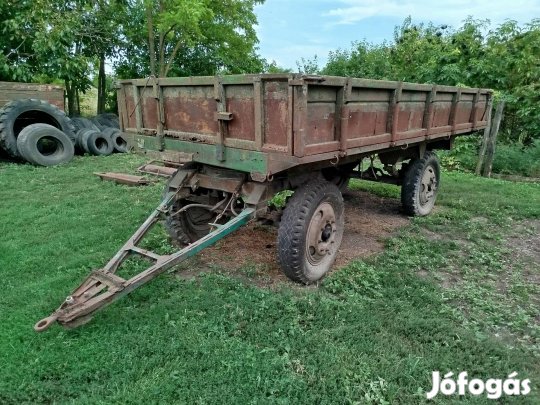 Fixes traktor pótkocsi eladó 