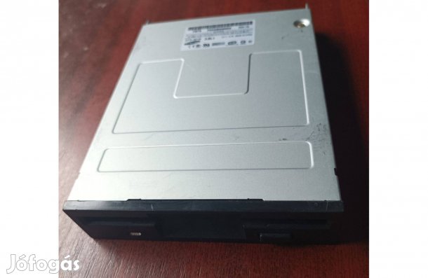 Floppy meghajtó szintetizátorba