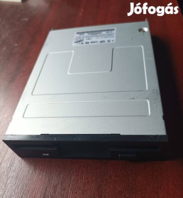 Floppy meghajtó szintetizátorba