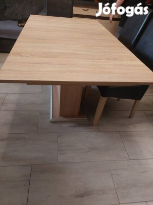 Flóra típusú étkezőasztal 