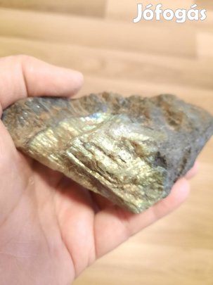 Fluorit, turmalin, jáspis, labradorit,