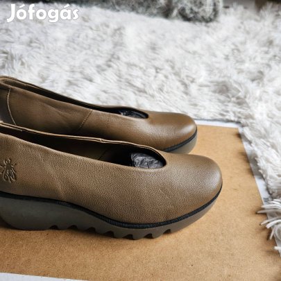 Fly 38 as nöi cipö teljesen új doboz nélkül